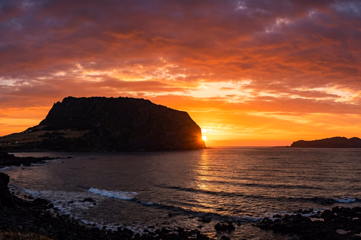 Seongsan Ilchulbong — First Light on Jeju's UNESCO Sunrise Crater